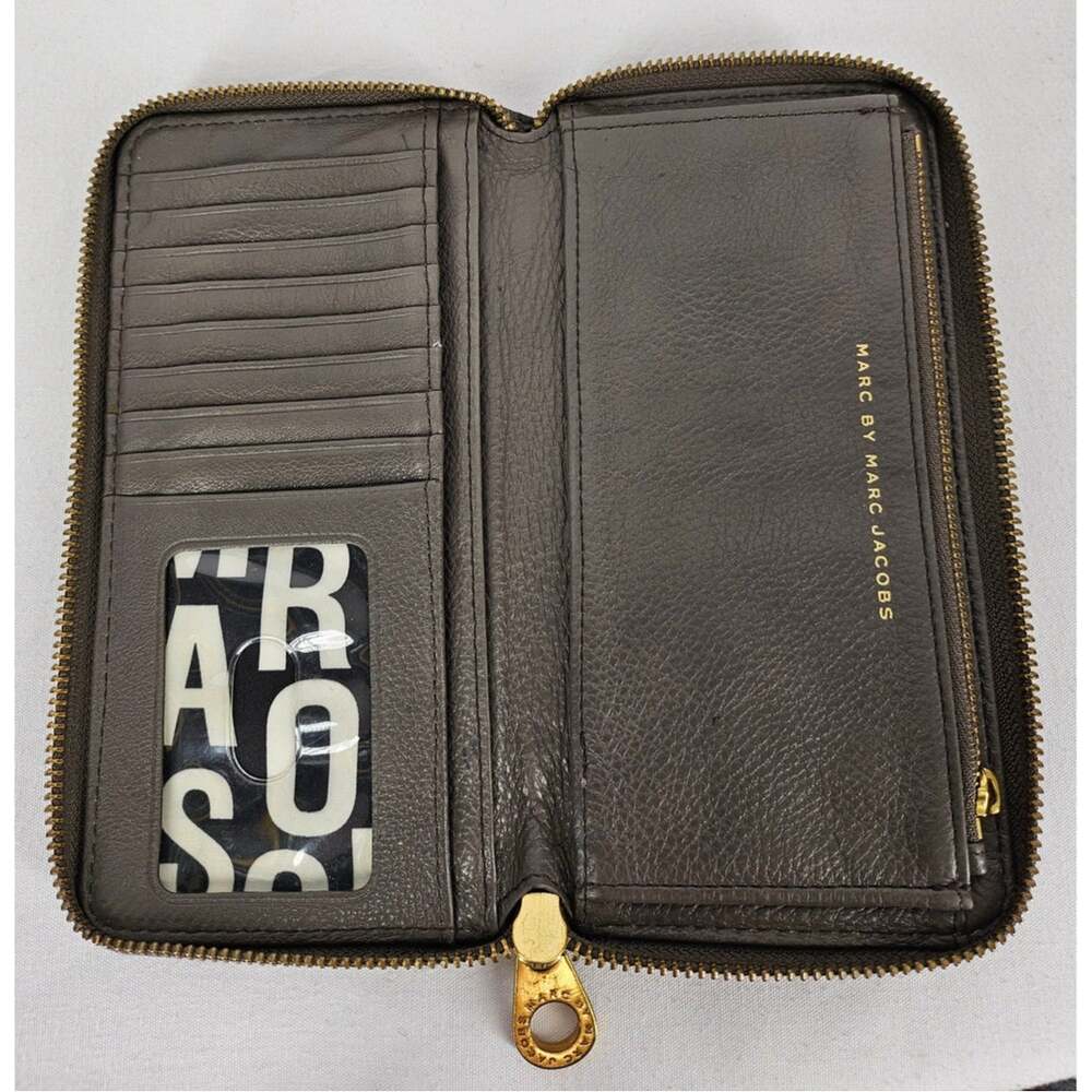 MARC BY MARC JACOBS ZIPPER BI-FOLD DARK BROWN 4" x 8" WALLET – 100% COW LEATHER - Picture 7 of 16